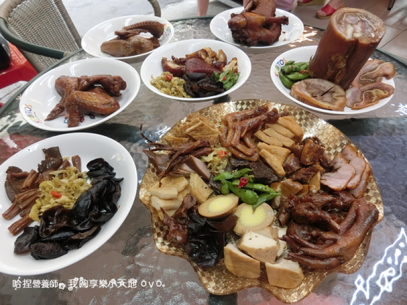 新莊《廣福味》全程不加一滴醬油，卻滷到色、香、味俱全的養生滷味。新莊體育館周邊美食