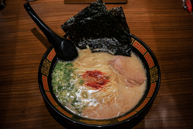 一蘭拉麵 台灣Ｘ魔王 台北信義區 天然豚骨拉麵專門店 一蘭台灣新光三越A11別館 想吃一蘭不用飛日本 台灣就有 全球首家24小時營業百貨店 捷運市政府站 內文有店家資訊