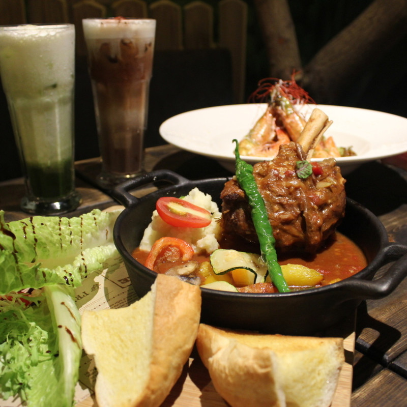 台中美食｜夏爾 Shire 綠園道店-再訪童話城，新菜單羊膝肉質入口即化