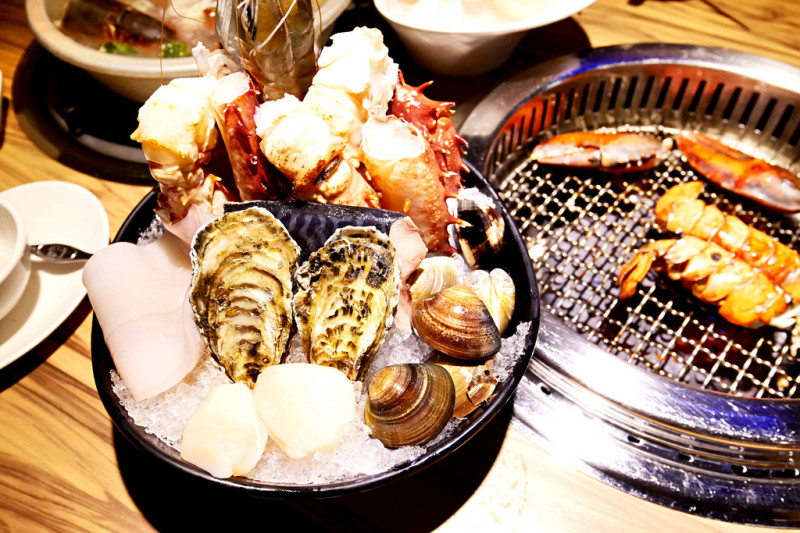 好狂好鮮八田頂級帝王蟹鍋物燒烤吃到飽/還有波士頓龍蝦作陪/市民店