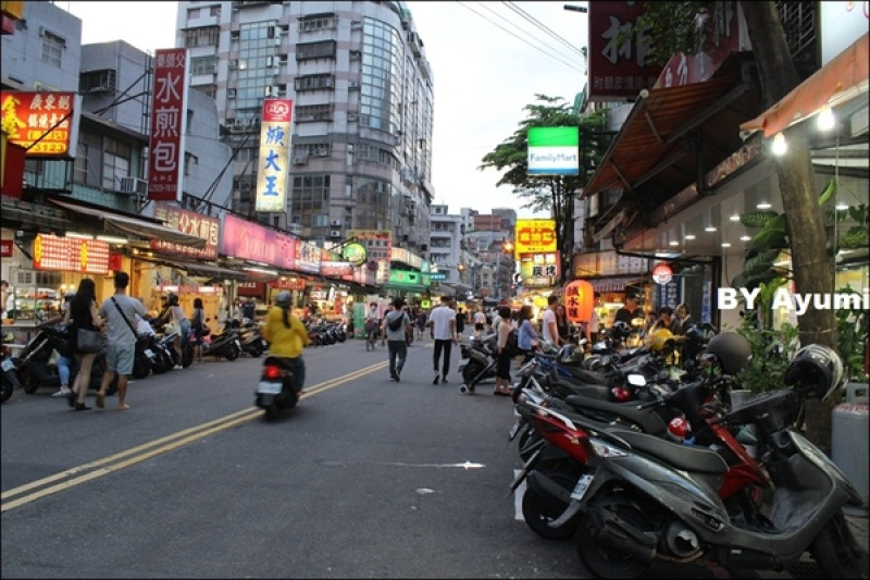 [食記]永和樂華夜市內暗藏超好吃的鐘點棧當歸鴨、鴨肉飯專賣店!!!!鴨肉飯35元大大的滿足~CP值威猛XD        
      