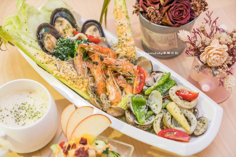 西門必吃浮誇美食｜Al revés 顛倒餐廳 爆料的漁夫們吃吃飯吧、ig打卡熱門、中西合併的美味義大利麵