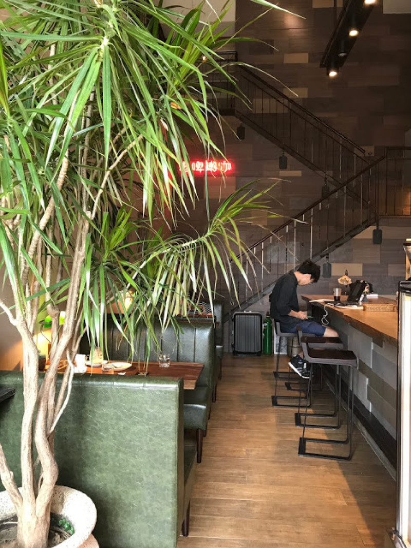 [食記] 新竹。Urban Tribe城咖。夏季避暑咖啡店首選!手作甜點和輕午餐都有不錯的質感!
