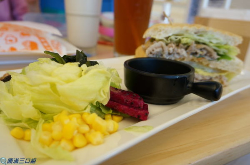 【食記】豐滿高雄左營店@捷運生態園區站的新地標 早午餐&咖啡下午茶的豐盛滿點