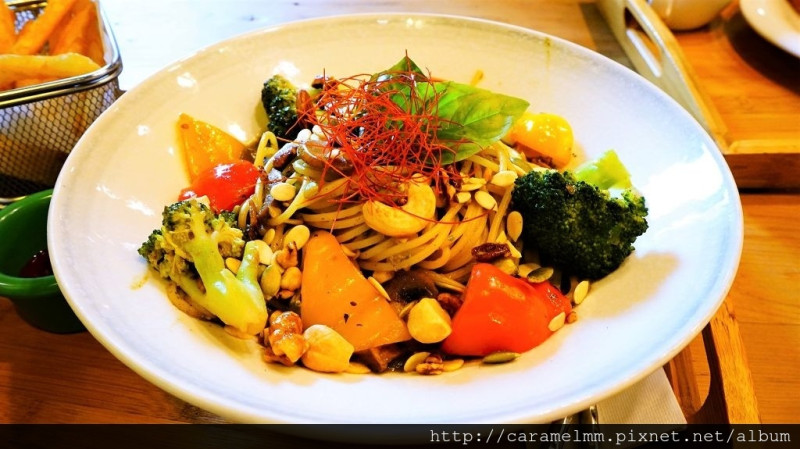 【嘉義西區】多一點咖啡館 嘉義站前館 不只多一點 超豐盛早午餐 推薦 近嘉義火車站/酒廠文創園區