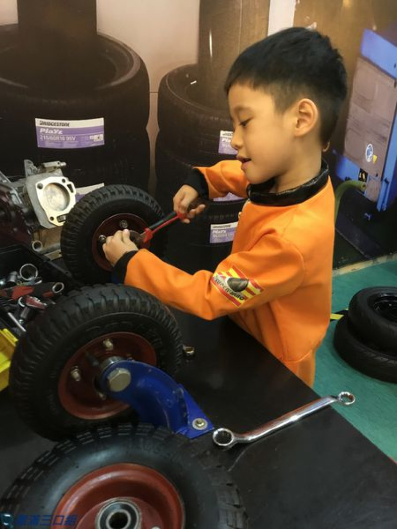 【食記】台南安平_甲保廠汽修主題餐廳@體驗汽修的奧妙世界  DIY一頓獨一無二的鐵板美味