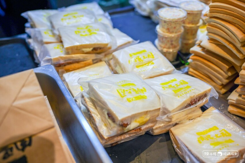 台中早餐的扛霸子就是這間，人多到需要交管維持秩序，全台僅此一間沒有分店，生意超好的肉蛋吐司