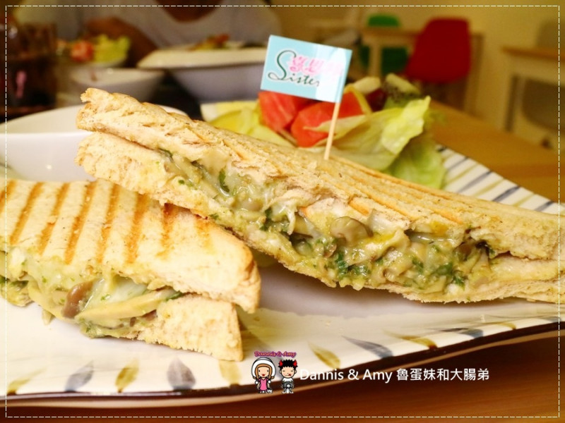 《竹北蔬食餐廳》Sister喜思特手作蔬食。現點現做舒芙蕾厚鬆餅。手作帕尼尼。燉飯。咖啡下午茶點心｜家樂福附近吃什麼？ 