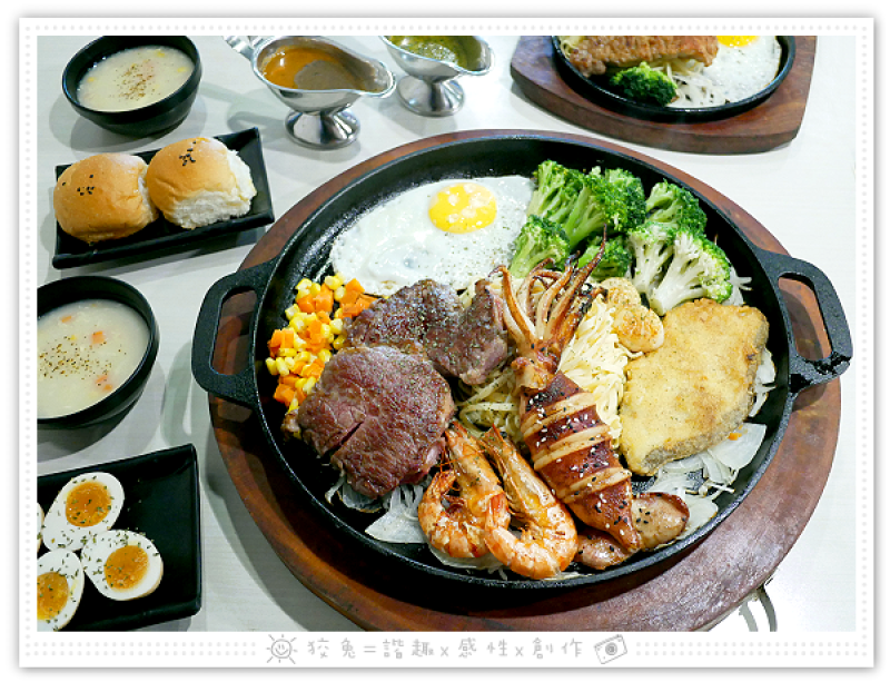 [台南食記] 魔力牛牛排館~巨無霸排餐！滿漢海陸總匯拼盤！嚴選原肉搭配獨家秘醬！免費加麵！學生憑證折5元！(安中店)