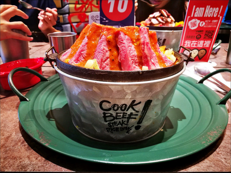 [台中] CooK BEEF!酷必五星級牛排飯 王品平價舒肥牛排鐵板蓋飯 牛排軟嫩多汁好吃