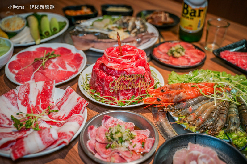 燒惑日式炭火燒肉店-板橋店 ▏這間燒肉很欠吃 平日啤酒喝到飽 打卡還送痛風五國蝦。壽星來還又雪花牛蛋糕撒蜜絲送給你。板橋吃到飽/板橋燒肉推薦。捷運新埔站