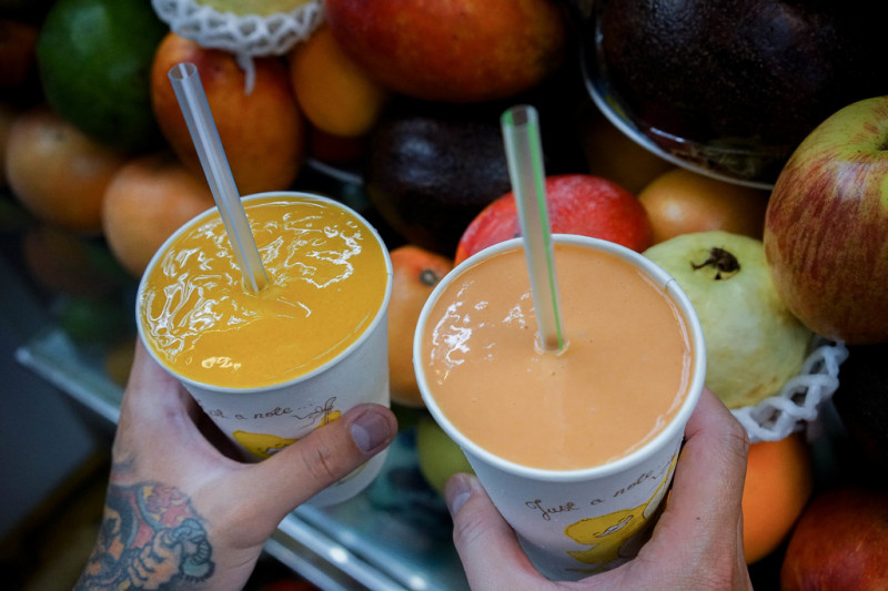 『龍來果汁專門店X魔王』台北萬華區 喝不膩的現打果汁店 季節限定果汁濃郁到不能再濃郁了 芒果原汁/木瓜牛奶/鮮果汁 捷運龍山寺站『內文有店家資訊』