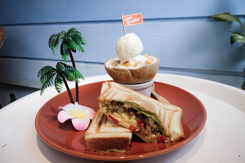 『 coco brother加州椰子X魔王』台北中山區 有吃過泰式早午餐嗎 椰子冰淇淋一口就愛上 涼阿涼消暑一下 捷運中山站『內文有店家資訊與菜單』