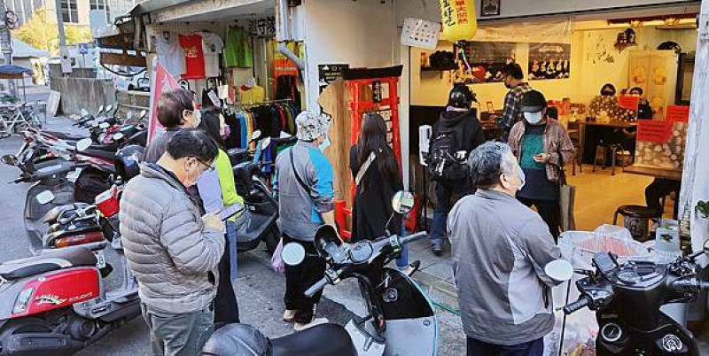 【台北美食】金好吃純正花枝羹-萬華火車站附近的巨無霸SIZE花枝羹美食