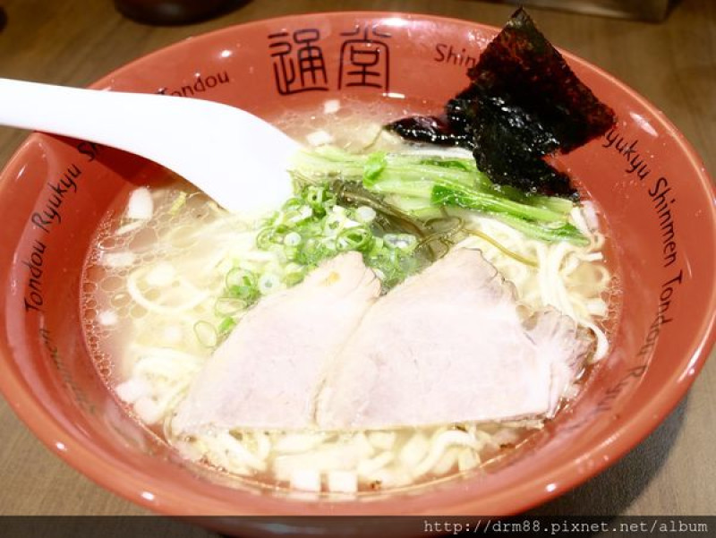 夯『沖繩限定』通堂拉麵來台灣了，琉球新麵 通堂拉麵在捷運市政府站 統一時代可以吃到了！！！