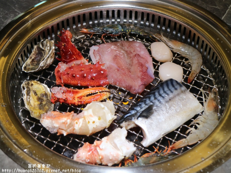 【新北板橋區】板橋頂級燒肉吃到飽『 原月日式頂級帝王蟹燒烤吃到飽 』帝王蟹/ 生魚片/ 握壽司 /啤酒吃到飽/專人桌邊服務/體驗團/捷運新埔站