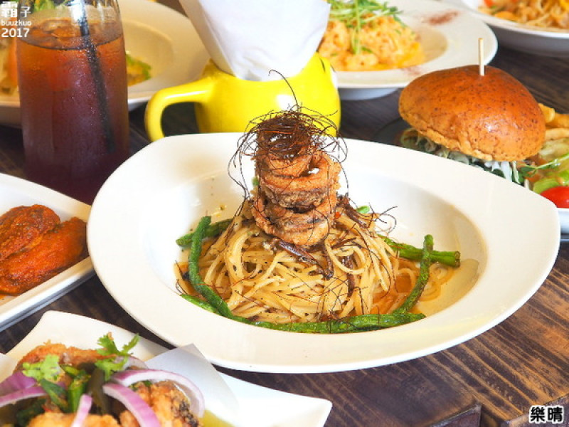 樂晴THE CHING，逢甲美式餐廳，香酥魷魚圈涮嘴~        
      