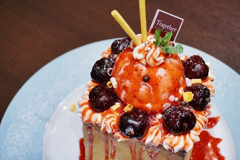 【Together Cafe】好吃到讓人痛哭流涕的蜜糖吐司、純手工馬卡龍，減肥的事明天再說吧！