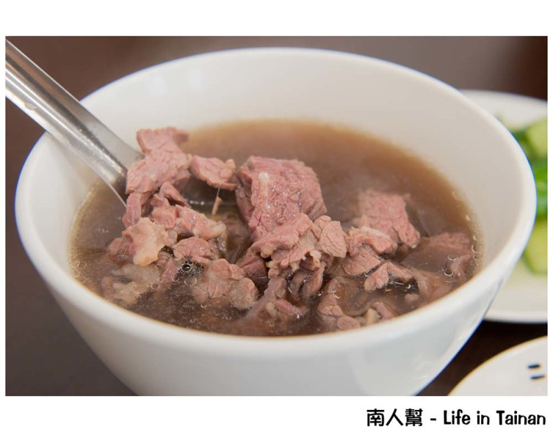 【台南安平區-美食】到年底打卡免費兌換菜頭牛腩湯｜牛肉麵｜設有恆溫分解室｜牛肉界的土雞城 ~二牛牛肉湯