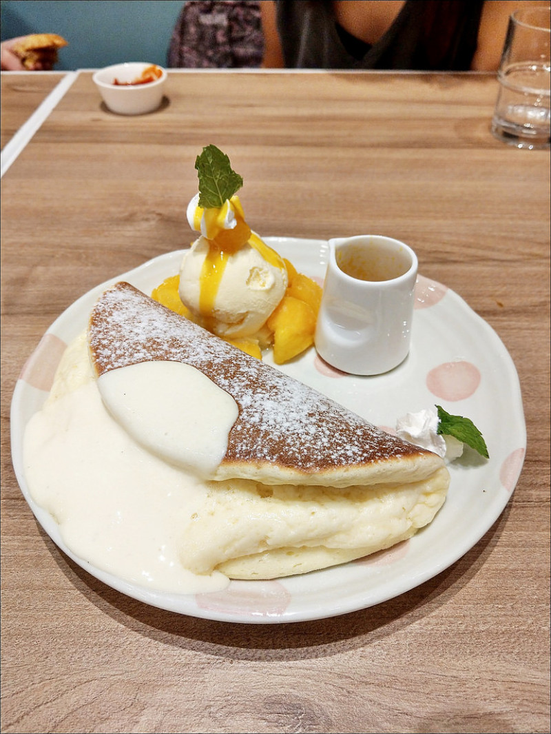 [台中] Woosa屋莎鬆餅屋台中 大遠百下午茶 舒芙蕾鬆餅軟綿綿入口即化