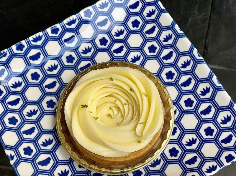 吻鑽糖 半熟乳酪塔 專門店：玫瑰花造型的檸檬塔，酸甜迷人滋味~讓人一吃就上癮~ - 進食的巨鼠