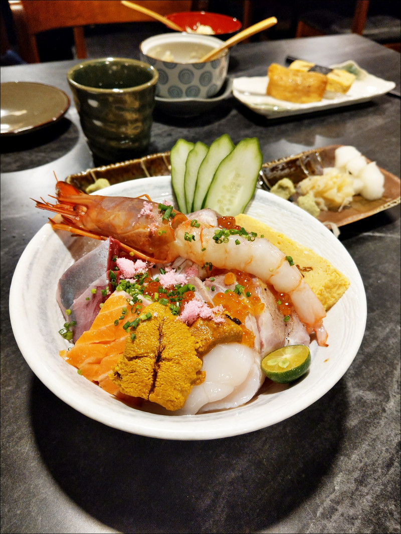 [台中] 錵鑶日本料理台中文心店 台北人氣日本料理店進駐台中 海鮮丼食材新鮮價位還可以