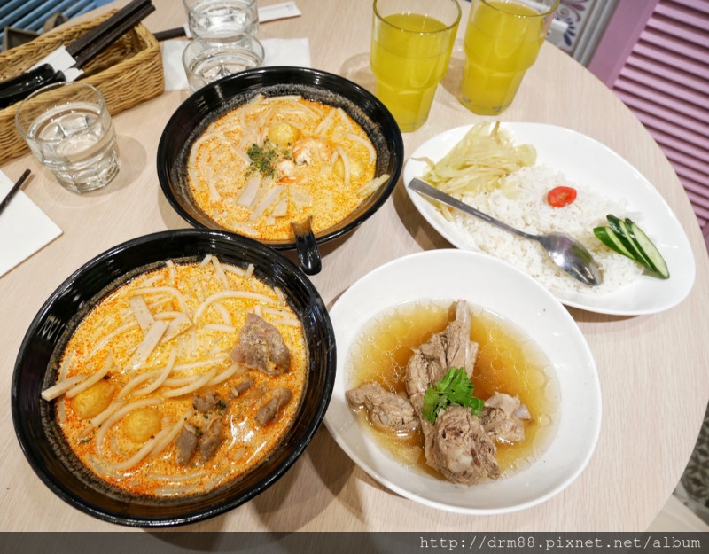 台北 328加東叻沙 Katong Laksa Taiwan 海外一號店，百元米其林新加坡美食，北車微風二樓＠瑪姬幸福過日子
