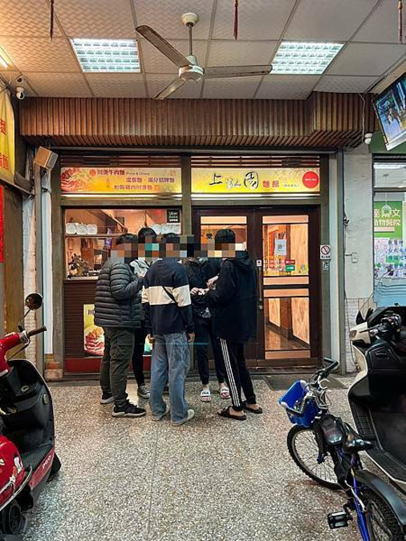 台中生牛肉川燙｜浮誇系美食｜上泓園牛肉麵(附完整菜單)