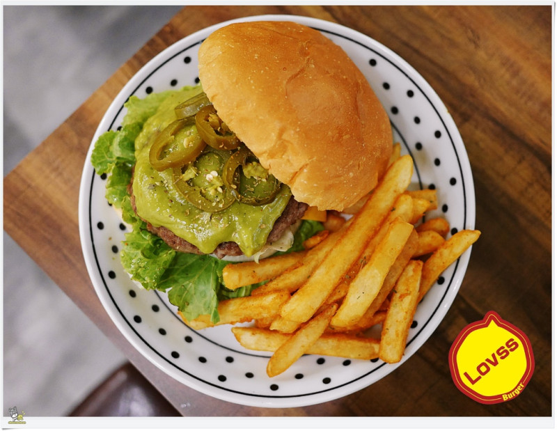 ◊ 吃是件安心、快樂的事 天然手工麵包 手工手打肉 堅持不添加 ➩ LOVSS 樂漢堡 美式餐廳 早午餐 府中商圈 附完整菜單