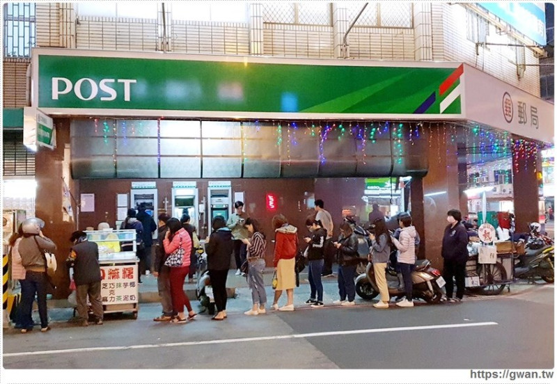 郵局前長長人龍！！排隊不是領錢，只為冬季限定這一顆～