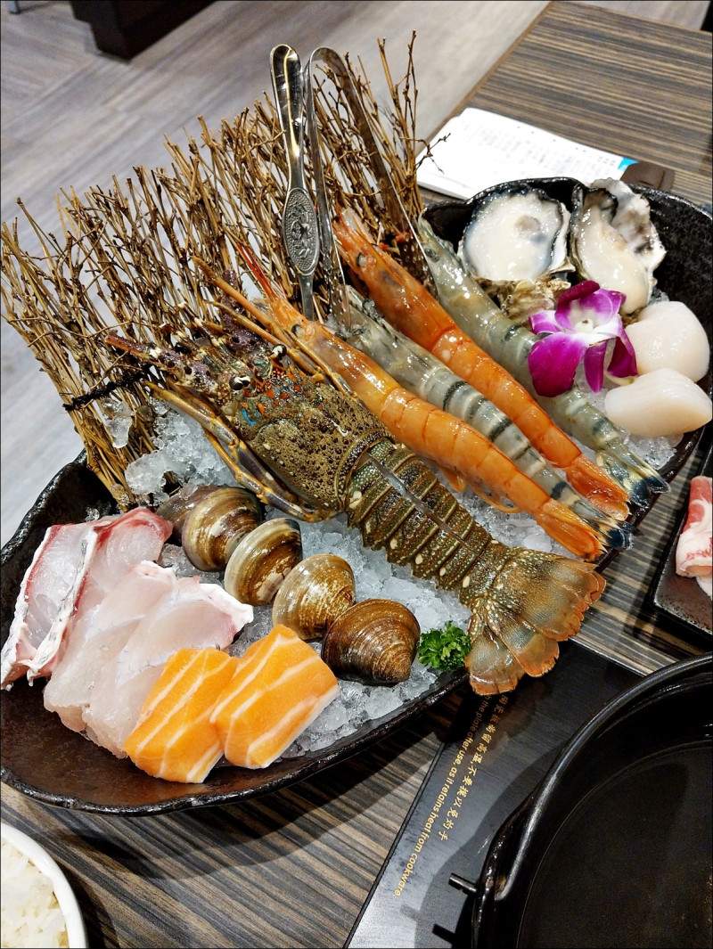 [台中] 小胖鮮鍋 崇德店 台中火鍋推薦 海龍王玫瑰龍蝦海陸鍋1380元有超值