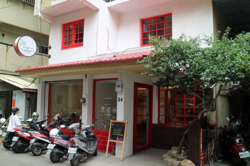 高雄前金區=<吃飽>Laughing Cafe 笑咖啡~巷弄內的小確幸＊平價消費義法口感＊不限時咖啡廳＊前金區義大利麵＊進捷運站=