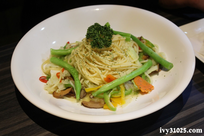 洋城義大利麵餐廳  :   義式薄皮披薩  /  義大利麵  /  私房菜  /  台南安平家樂福店