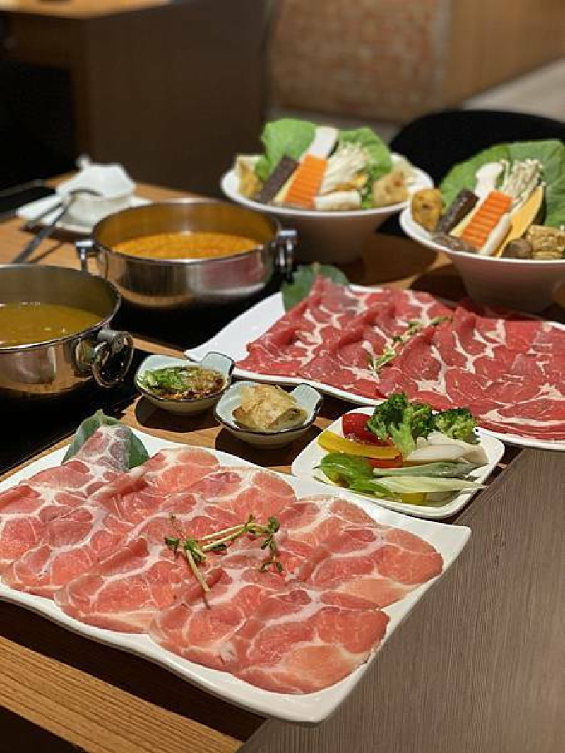 言初鍋物ひなべ🌟新竹美食🌟吃個人鍋、套餐的火鍋店🌟適合家庭、朋友聚餐🌟