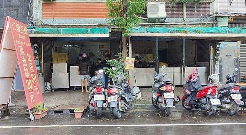 【三重美食】鐵夾蛋餅｜一塊手工蔥油餅只要２０元，超級佛心價