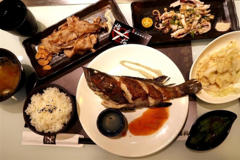 新店鐵板燒 拾捌創意鐵板料理 現流海鮮鐵板燒(影片) 創意美味兼具 七張捷運站樓上~        
      