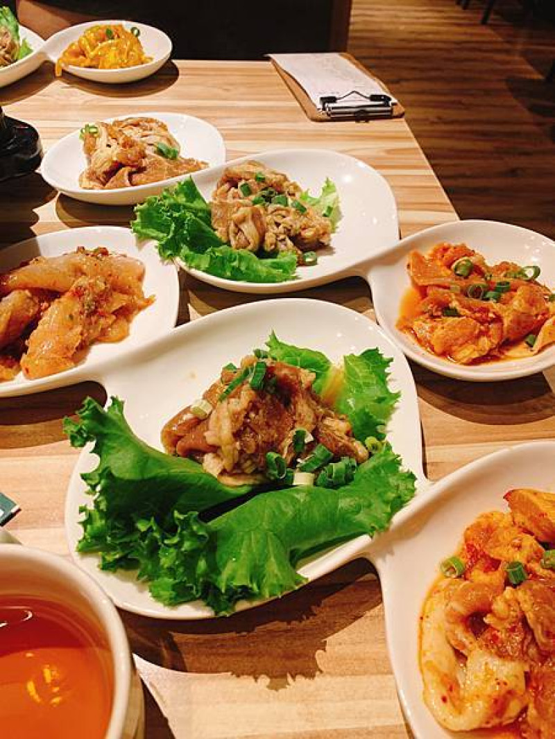 【銅盤嚴選韓式烤肉】自助吧+烤肉+火鍋無限~松山車店CityLink-捷運松山站/烤肉火鍋吃到飽/韓式料理