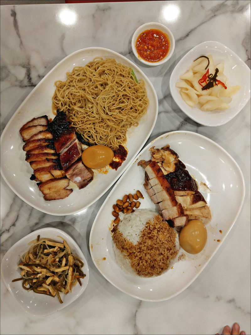 了凡香港油雞飯麵台中JMALL店