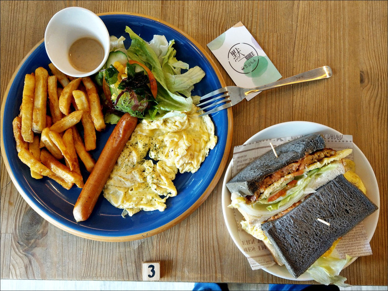 [台中] 默MORE 台中平價早午餐推薦 一百出頭就有咖啡早午餐的品質