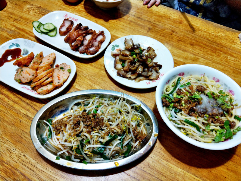 [台中] 詹記擔擔麵 永興街美食小吃 台中宵夜深夜食堂一到用餐時間生意超好