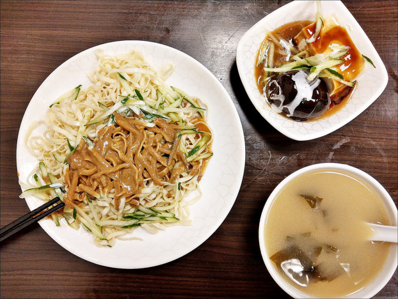 [台中] 嘉義班長涼麵 台中涼麵推薦 有加美乃滋跟芥末的涼麵
