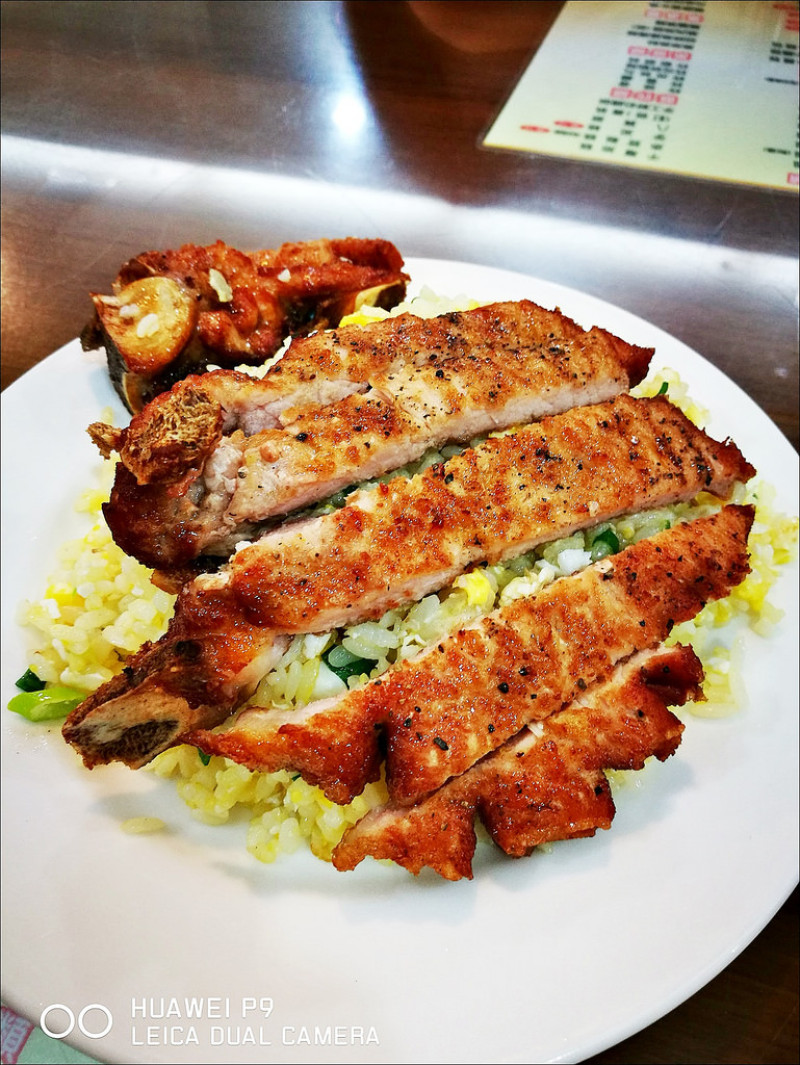 [台中] 兆鼎豐上海美食館 跟鼎泰豐名子很像的上海點心餐廳 蛋炒飯跟湯包有好吃