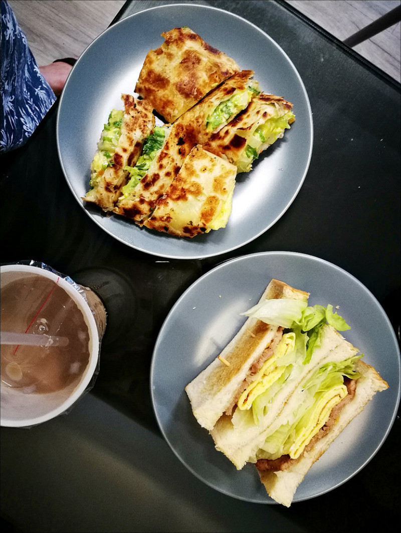 [台中] 食點伴 國美館商圈平價早午餐店 招牌酥皮蛋餅好吃但出餐速度慢