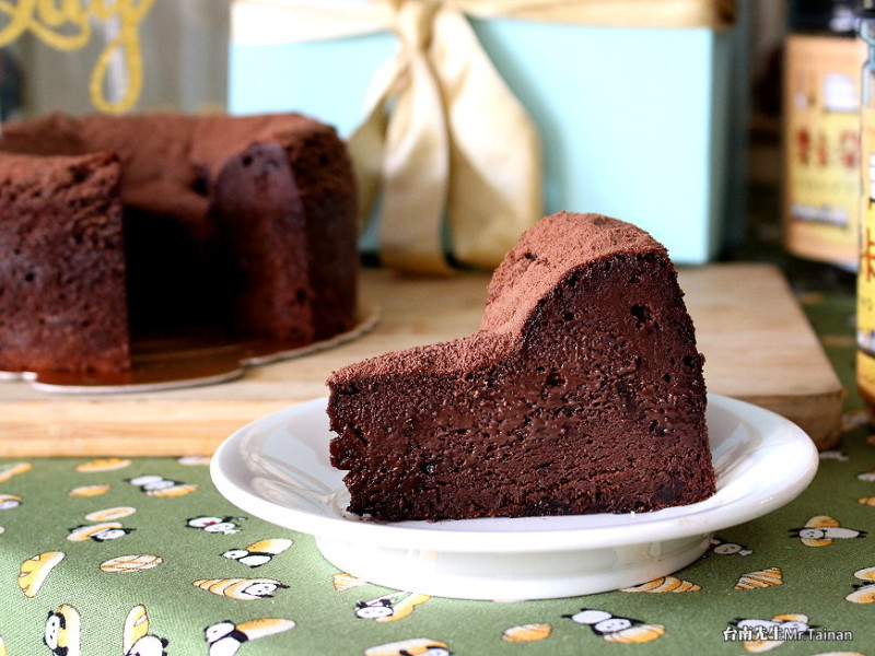 台南甜點工作室／母親節蛋糕預購優惠開跑中／五星級飯店主廚創業／嚴選頂級原物料／在地人推薦隱藏版伴手禮／一週只賣3天