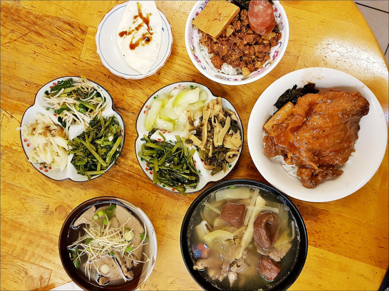 [台中] 勇仔滷肉飯 台中排骨飯滷肉飯深夜食堂 搭配便當豐富又好吃