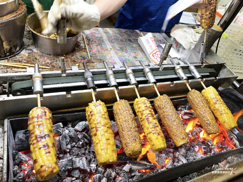 【新北泰山美食】碳烤石頭玉米-google評論高達700多則，三隻小玉米只要100元，醬料味道入味便宜又好吃
