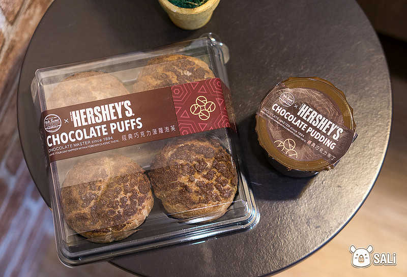 全聯甜點｜ 期間限定！WE SWEET與美國百年巧克力品牌Hershey’s聯名推出多款甜品，推薦巧克力菠蘿泡芙濃郁不甜膩