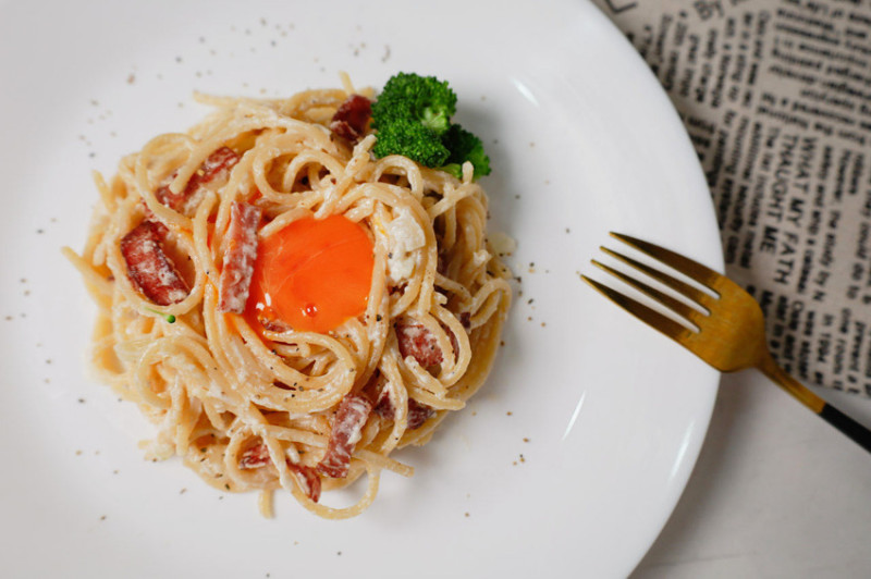 【懶人料理。好市多必買 】拌一拌就好！白醬火腿義大利麵＆鮪魚乳酪生菜三明治／Arla奶油乳酪美味開箱