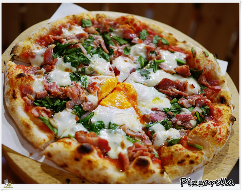 ◊ 得過獎的店面低調平價披薩店 拿坡里披薩世界盃 亞洲區亞軍 ➩ Pizzarella 義式手工披薩專賣店 家樂福1樓