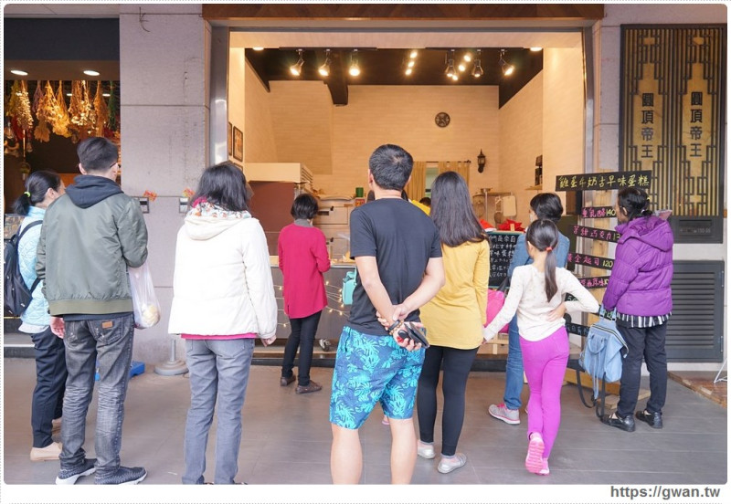 雞蛋牛奶古早味蛋糕 | 一出爐就秒殺，隱藏版晚來買不到 